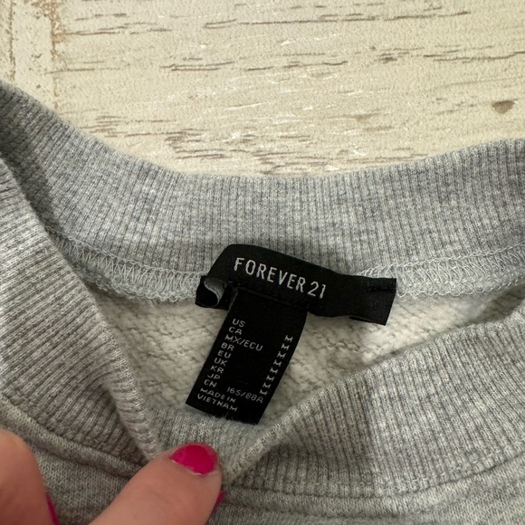 Cropped Rhinestone Lip Sweatshirt - Picture 3 of 5